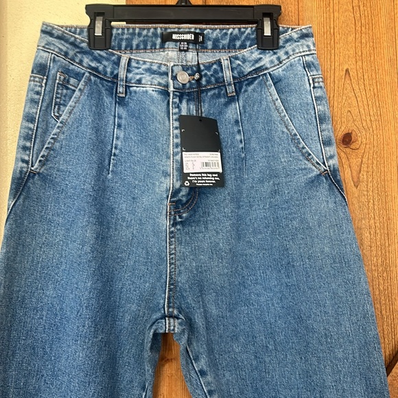 Women’s wrath pleat detail straight leg jeans - Picture 5 of 8